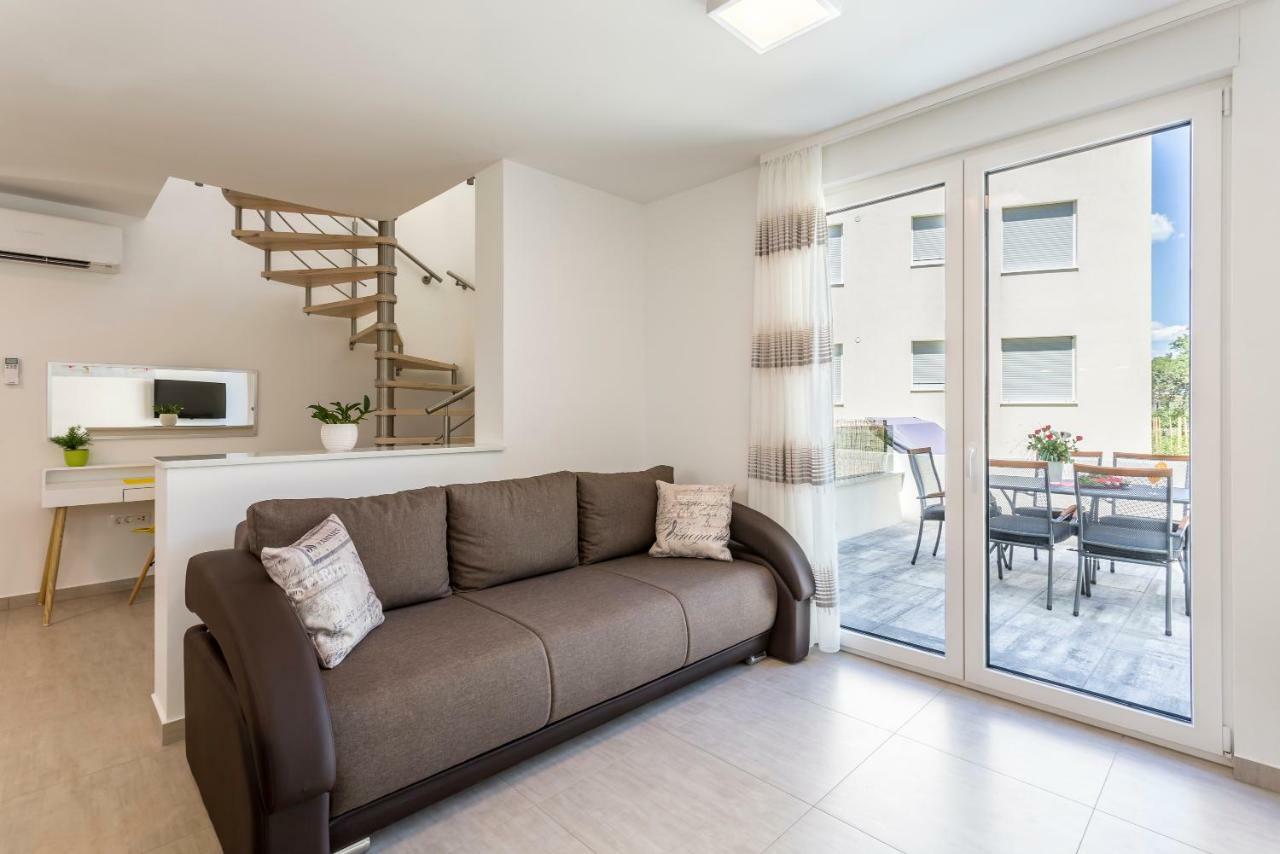Apartments Villa 19 Подстрана Екстериор снимка