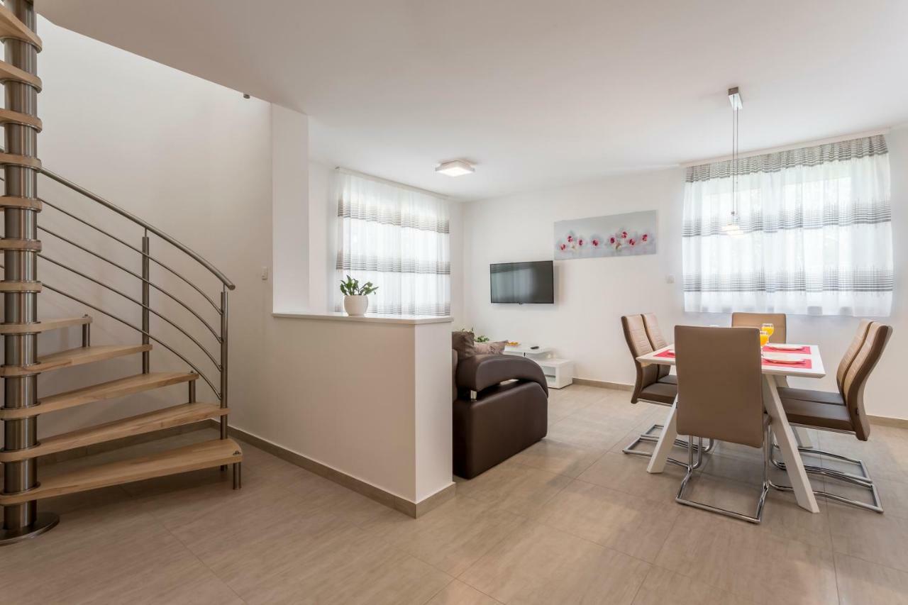Apartments Villa 19 Подстрана Екстериор снимка